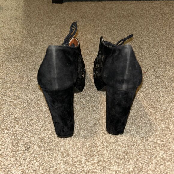 Heels - Picture 3 of 4